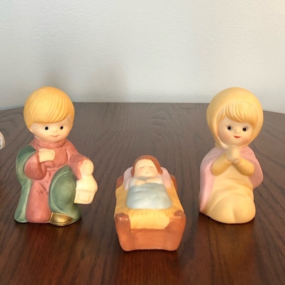 Children Nativity Set Hand-Painted Bisque Porcelain Made in a China VNTG EUC